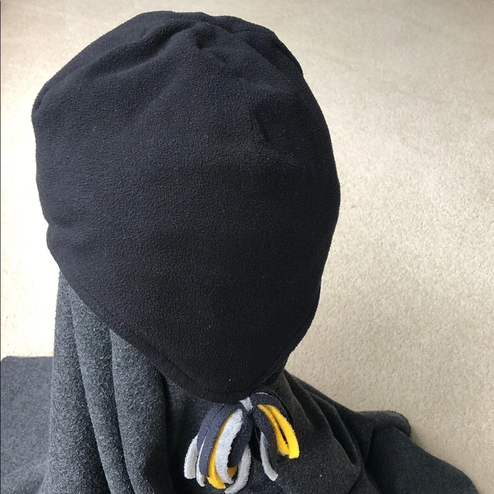 GAP Kids Beanie Style Winter Sports Reversible Fleece Hat + Pom-Pom Size 4-16